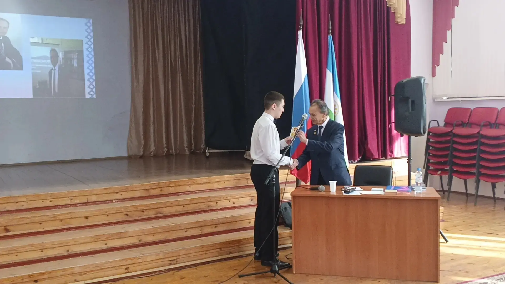 Халыҡ шағирынан автограф алдым