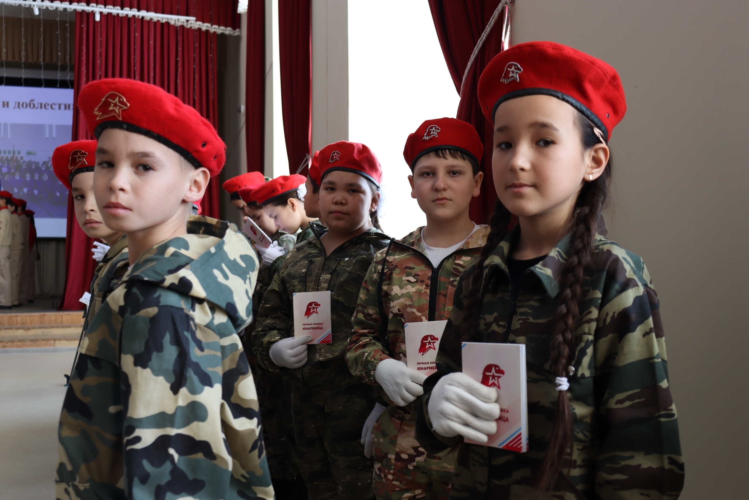 Йәш армеецтар күбәйә