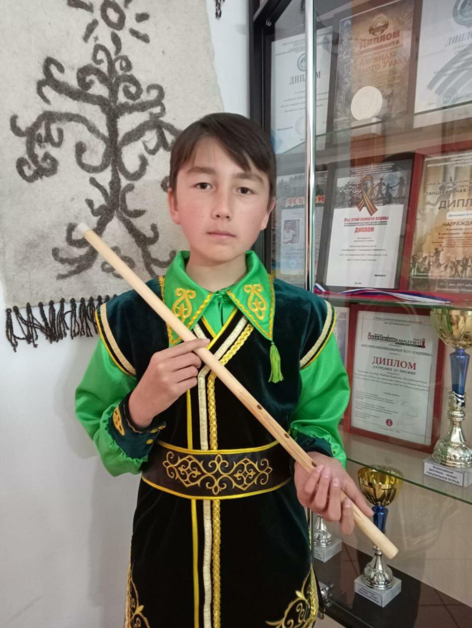 Уйна ҡурайыңды, Азамат!