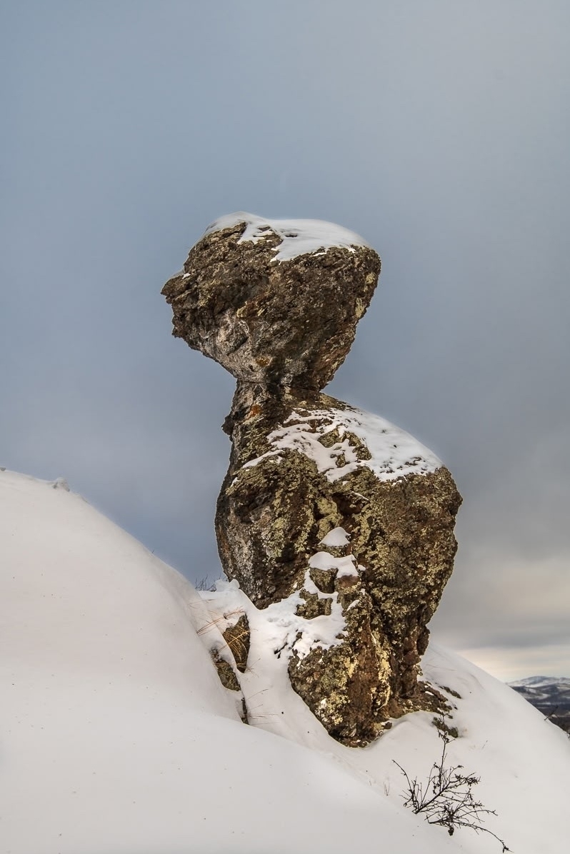 Элмәкташ ҡаяһы (Висячий камень)