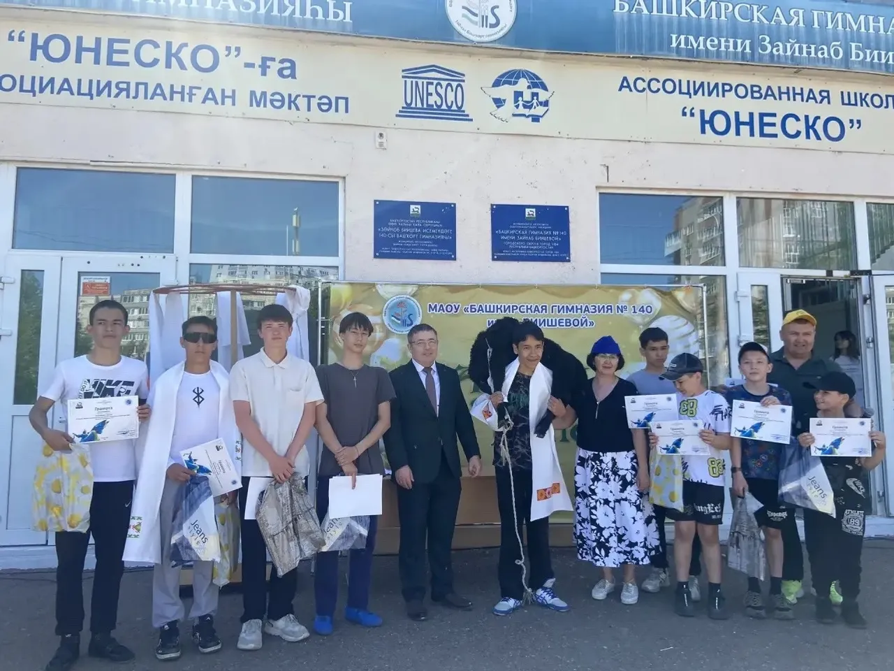 Зәйнәб Биишеваның ейәне премия тапшырҙы