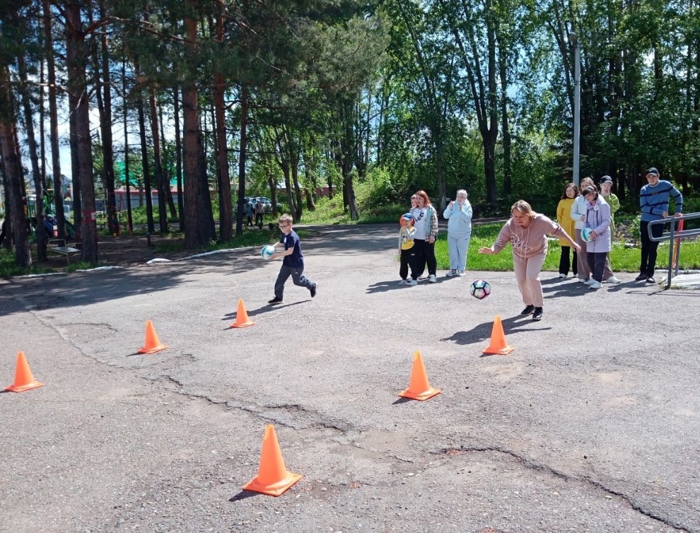 Байрам бүләк иттек