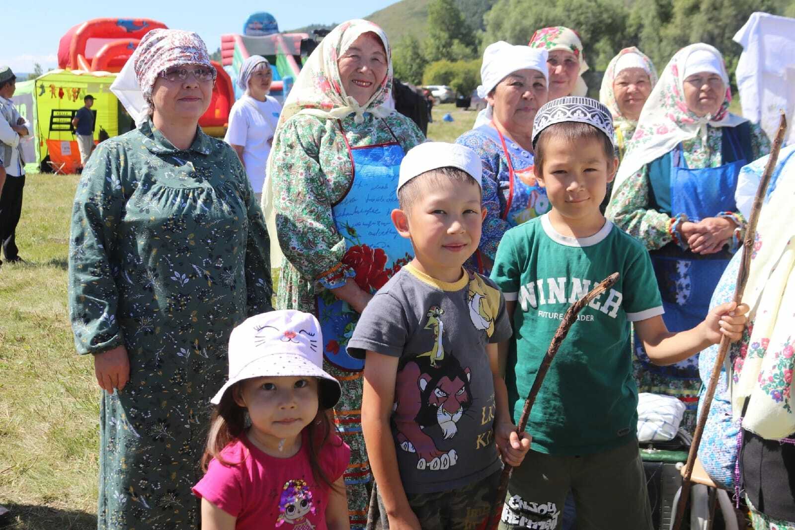 Баҡшай яланы гөрләне