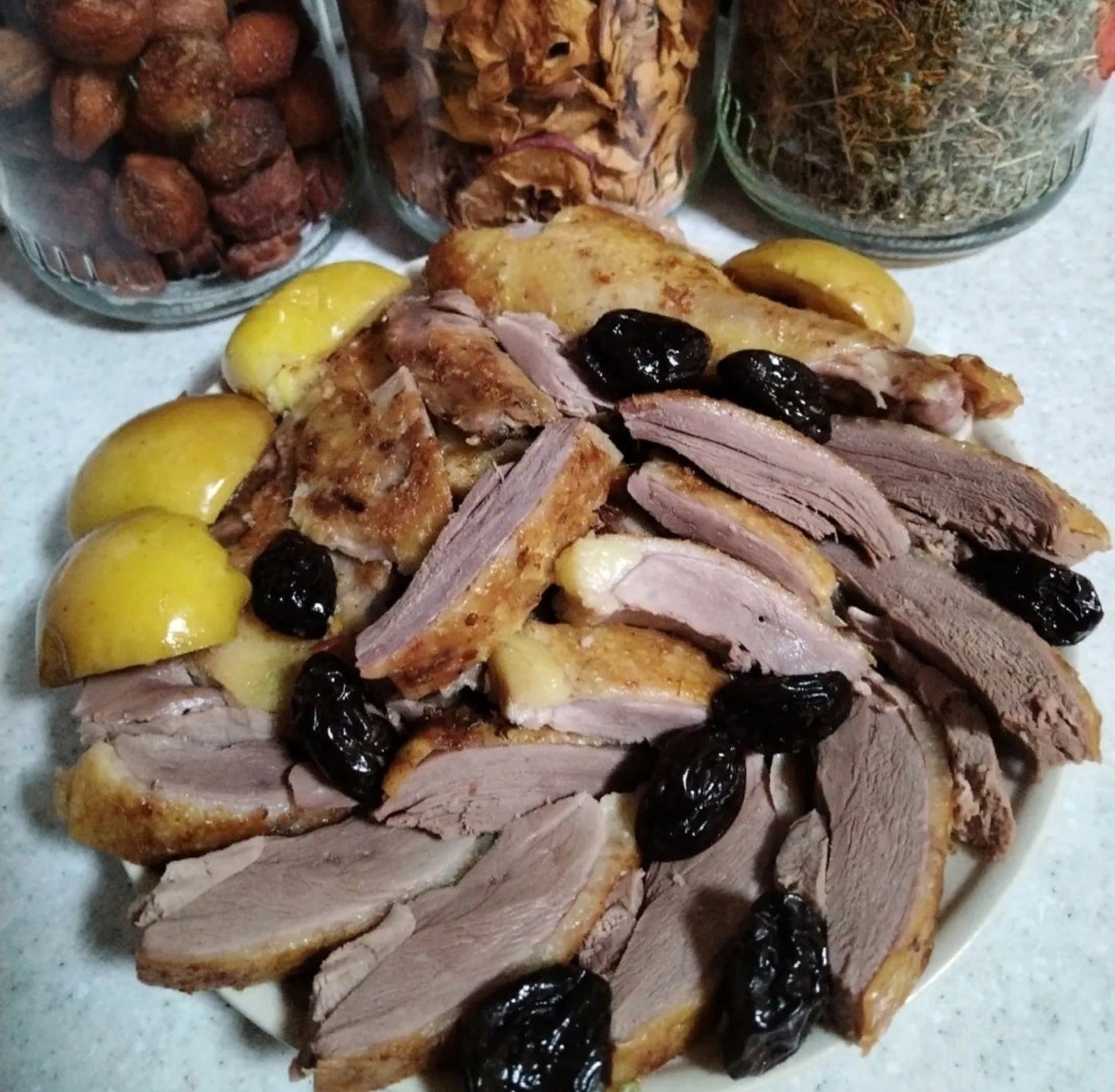 Яңы йыл табынына -  тултырылған ҡаҙ