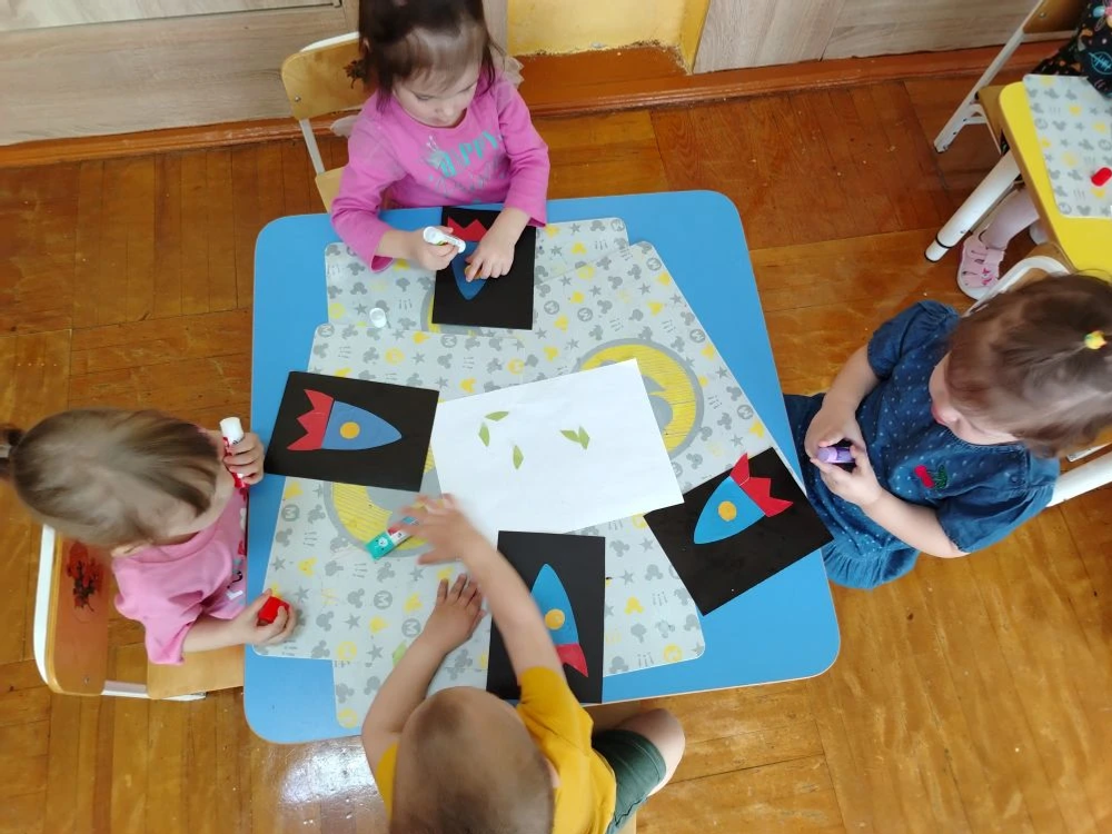 Кескәй космонавтар ғаләмде яулай!