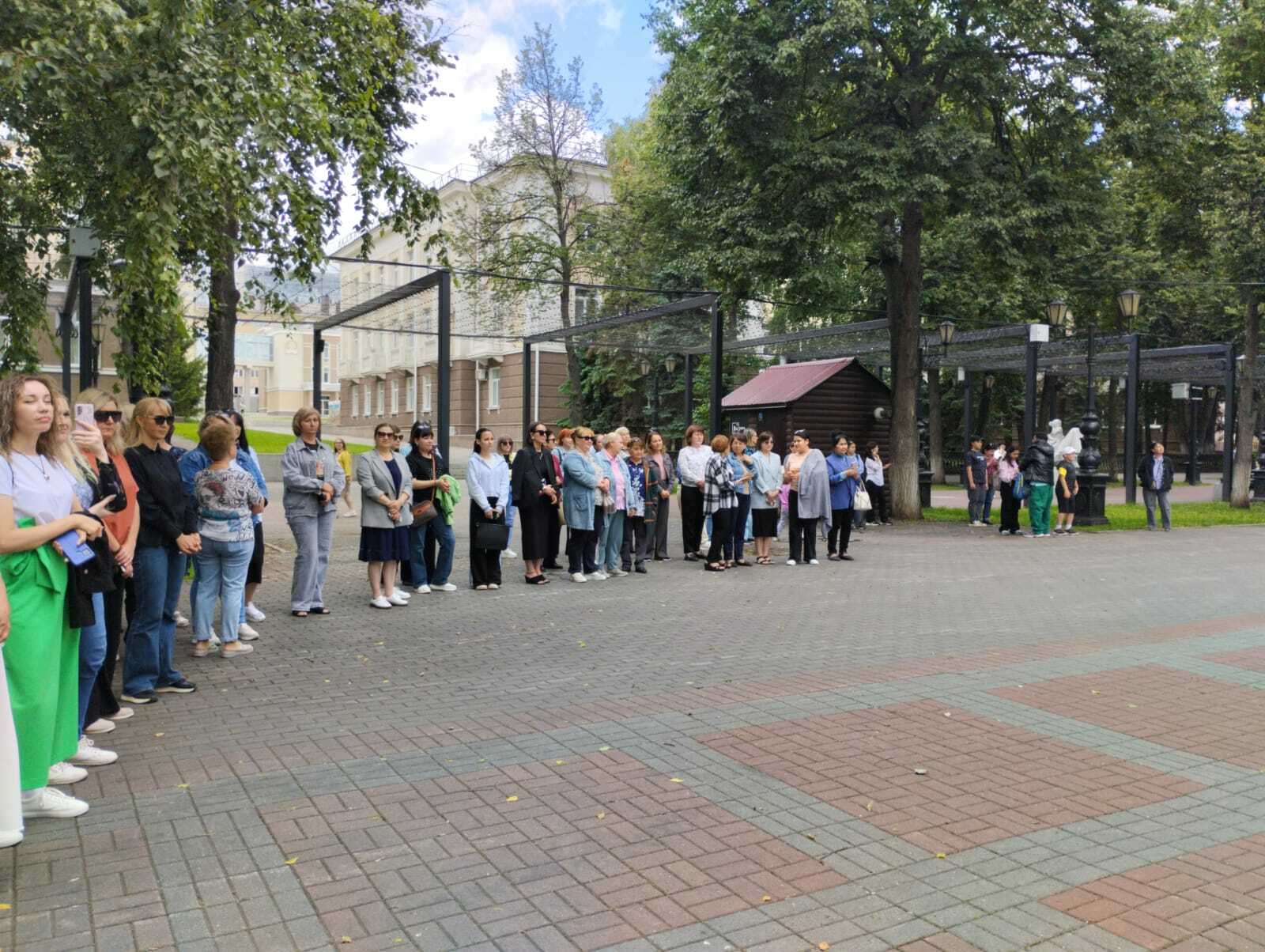 Йөрәгемдә һайрай һандуғас...