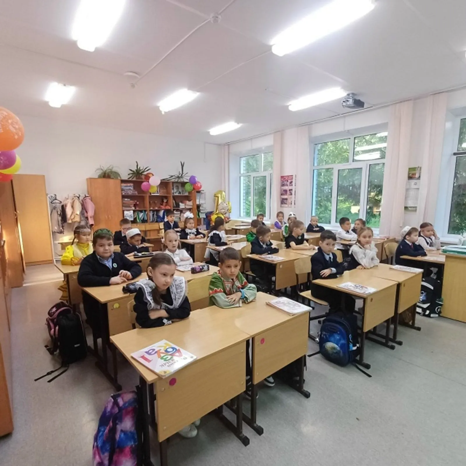 108-се мәктәптән байрам күренештәре