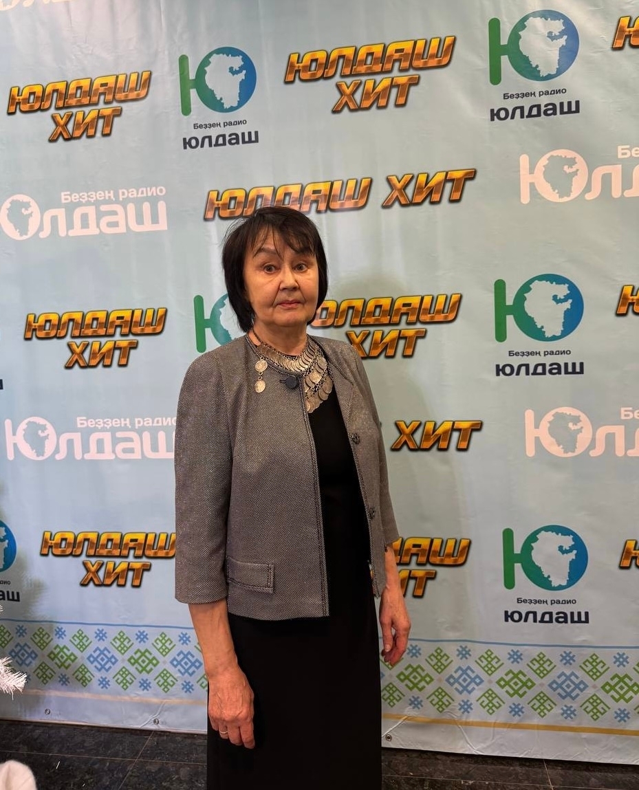 АЙ ЙОЛА - йыл төркөмө, "ҺОМАЙ" - йыл хиты