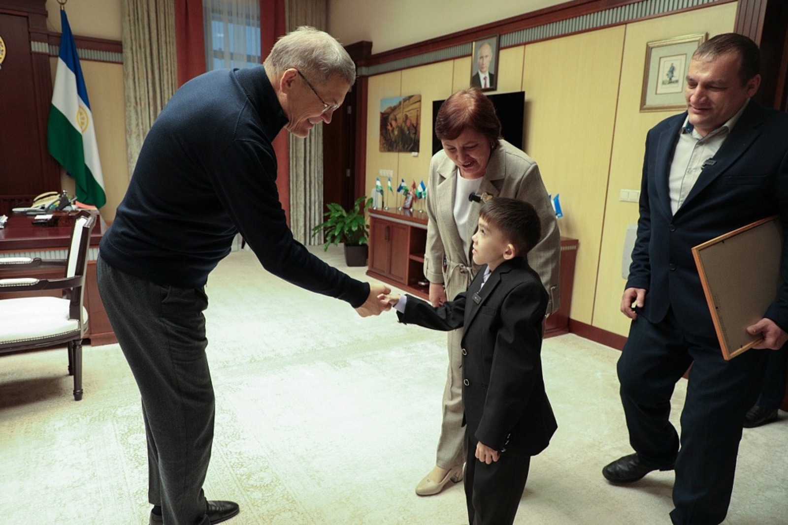 Әминә һәм Максим  Башҡортостан Башлығының эш кабинетында булды