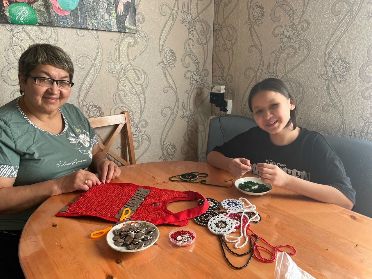 Әсәһенән өлгө алып үҫә