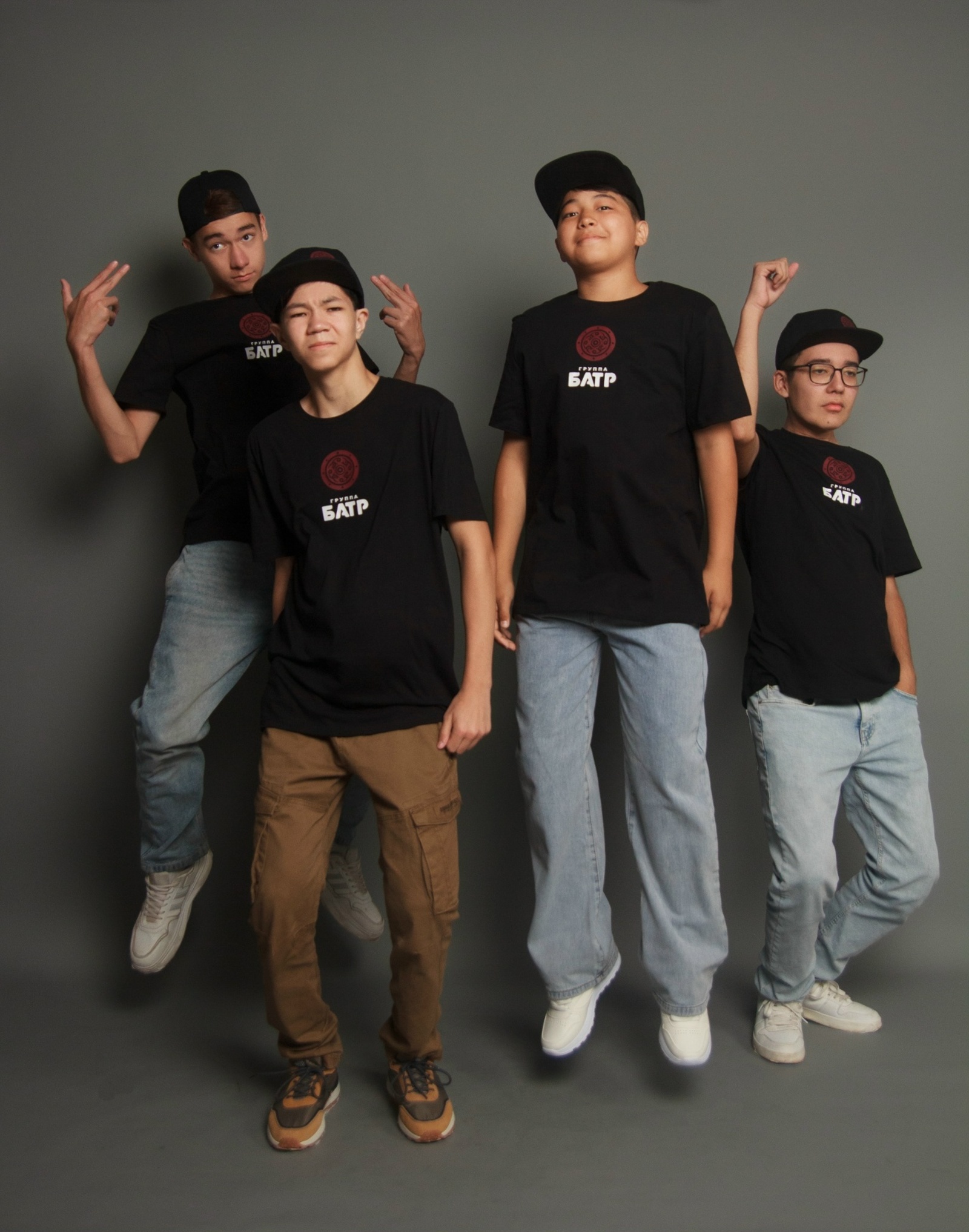 Ә егеттәр шәп йырлай!