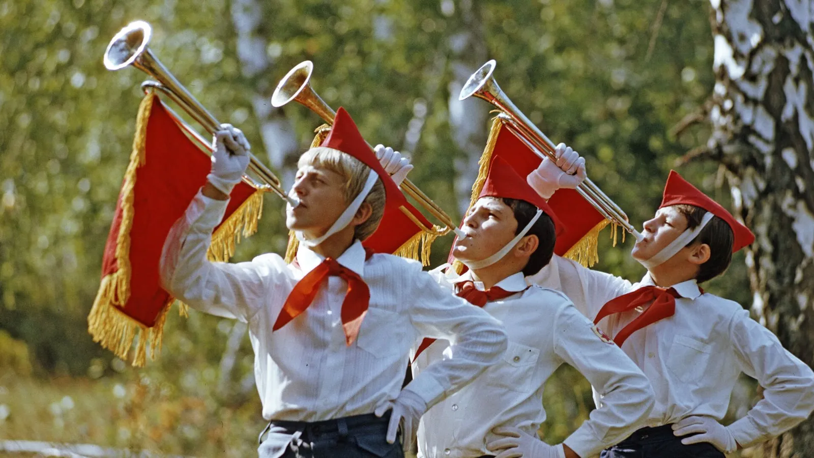 Байрам менән, пионерҙар!