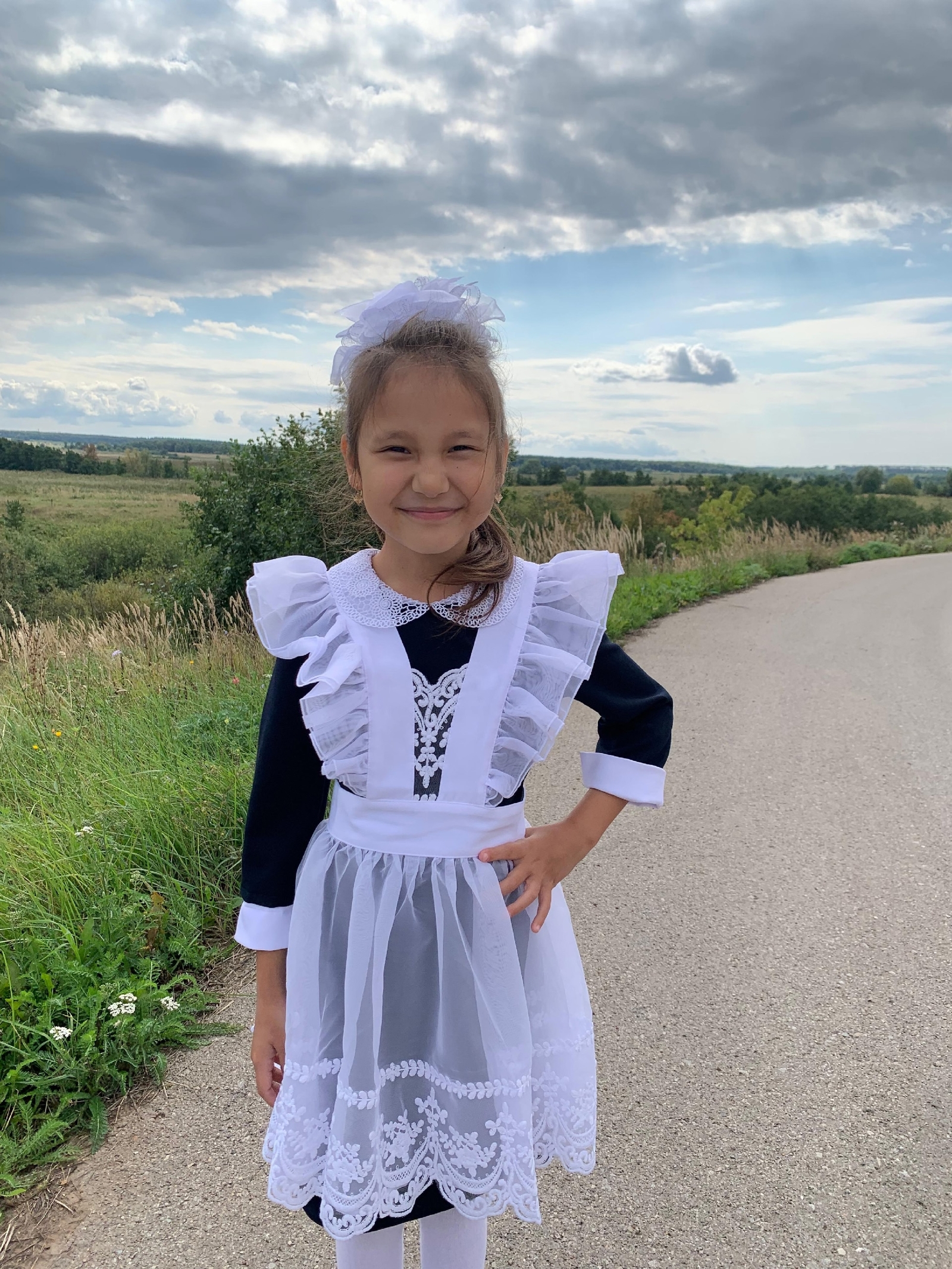 Милена мәктәпкә бара