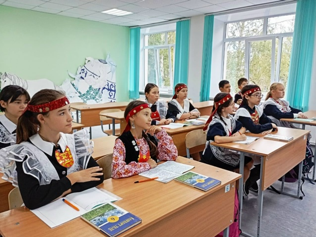 17 апрель –  Башҡортостан халыҡтарының милли кейем көнө