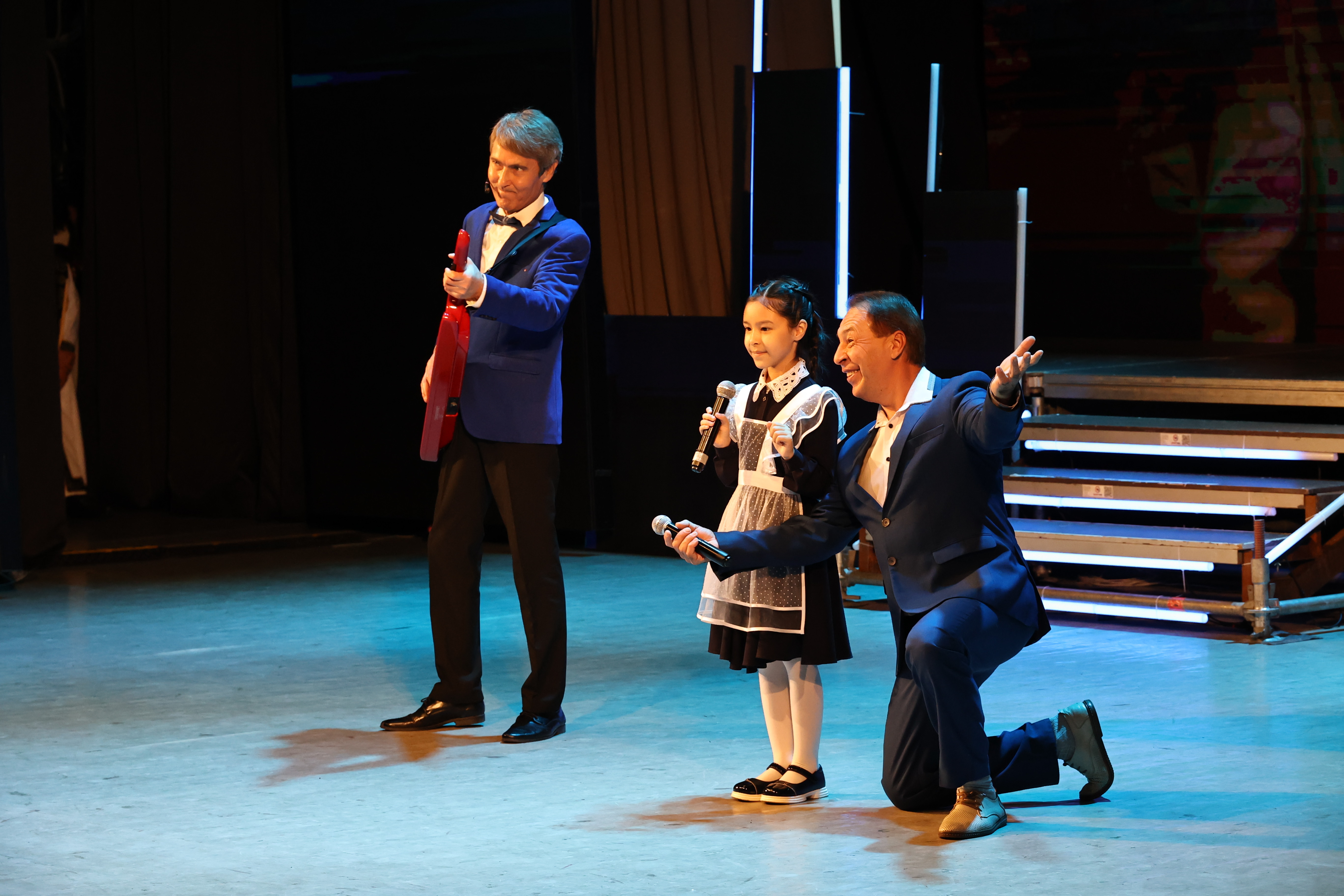 Байрамығыҙ менән, егерменселәр!