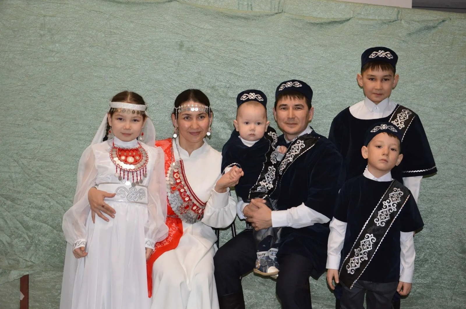 Өлгөлө ғаилә