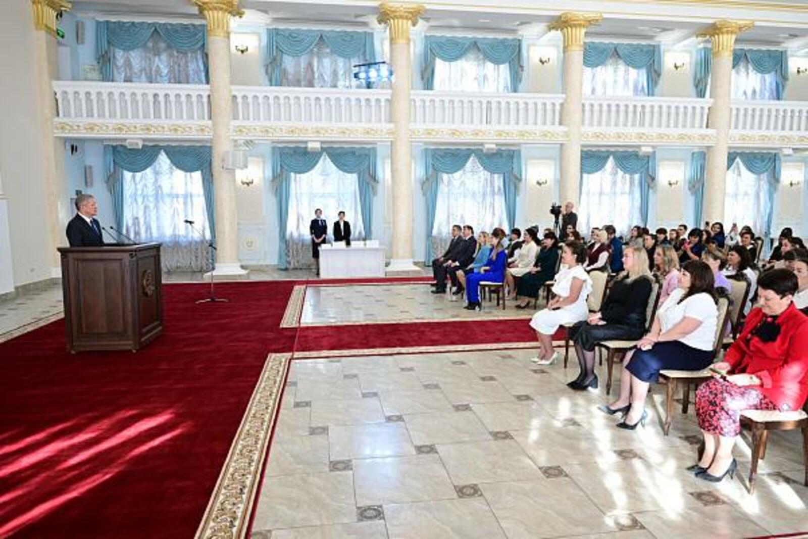 Тәрбиәселәргә - 575 мең һумлыҡ сертификаттар