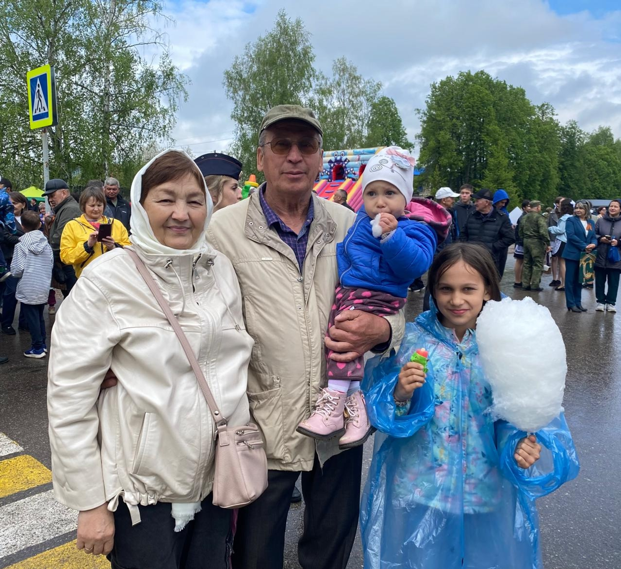 Дүртенселәр ололарҙы ҡотлай