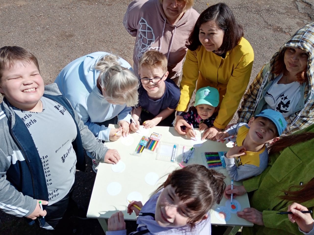 Байрам бүләк иттек