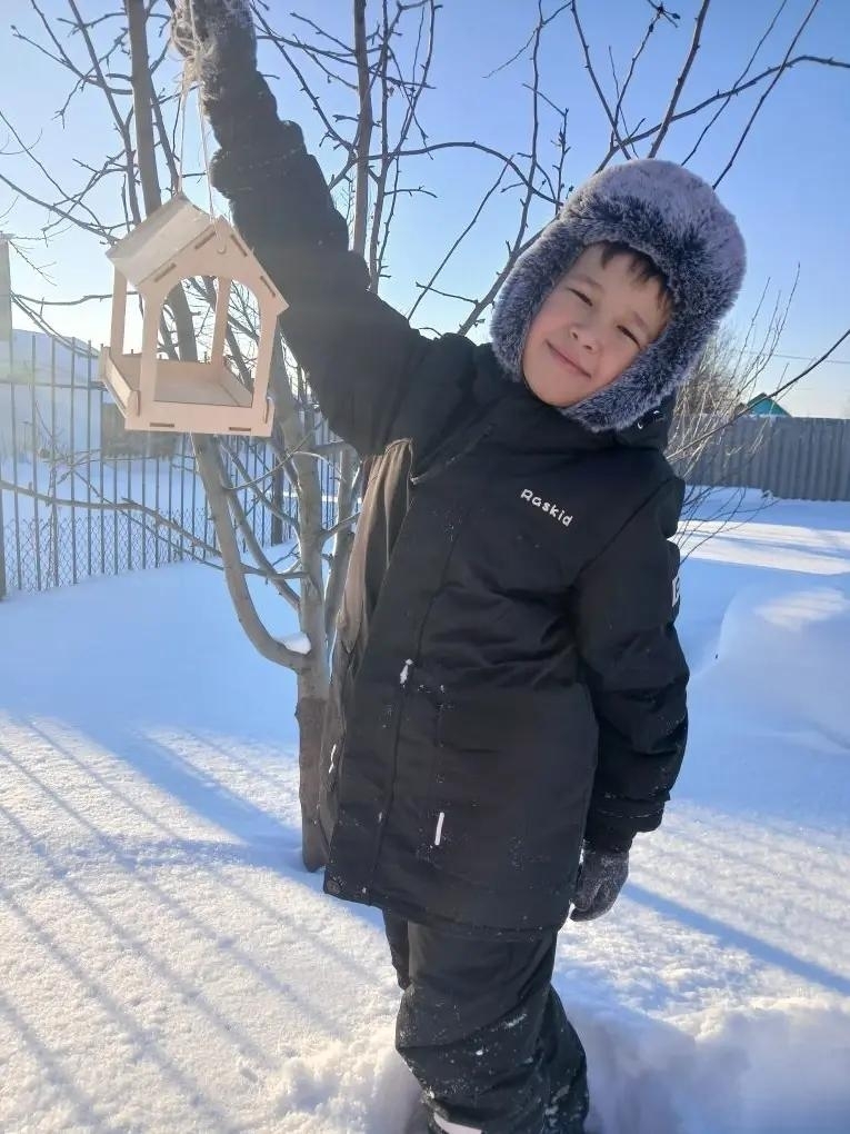 Асҡар тышта ҡар көрәй