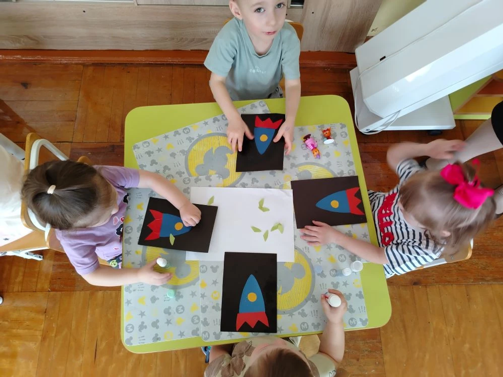 Кескәй космонавтар ғаләмде яулай!