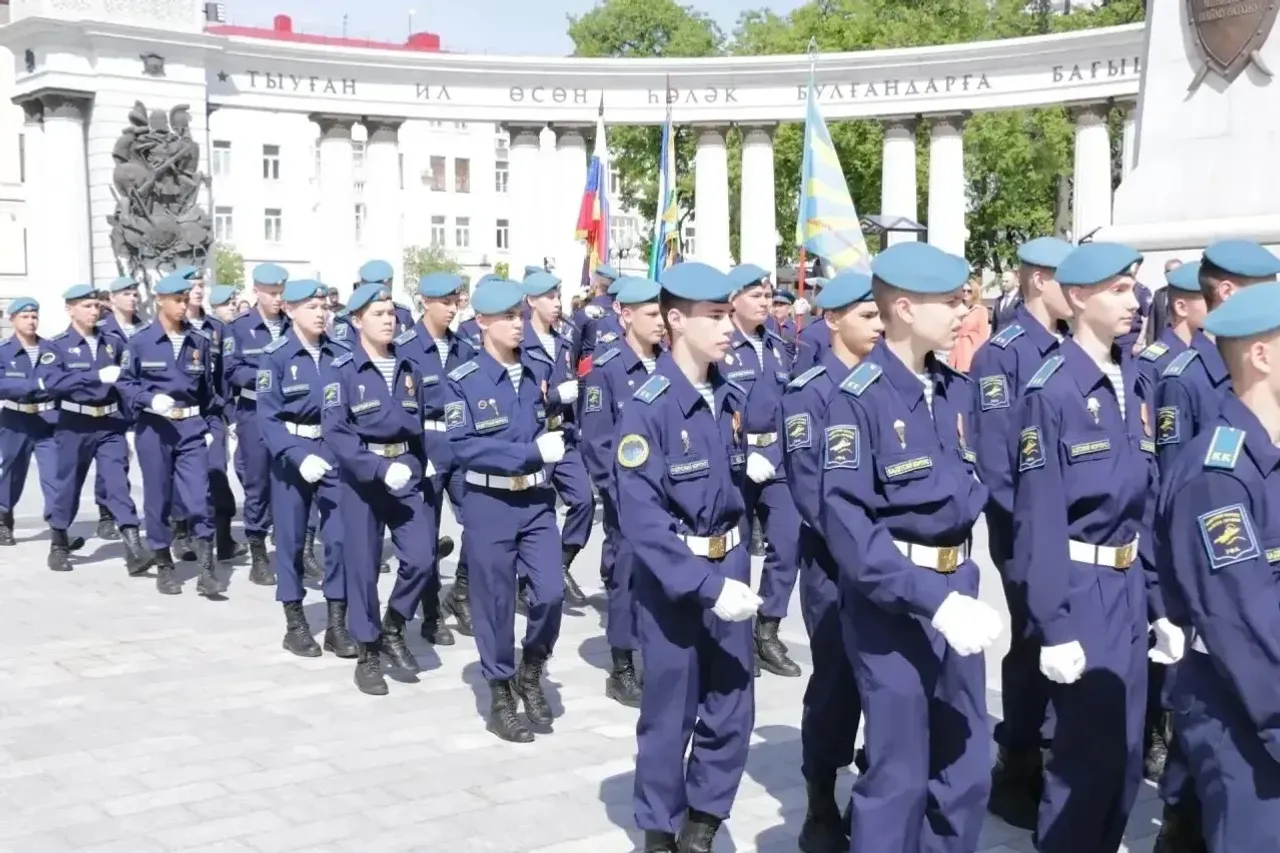 Кадеттар бүләкләнде