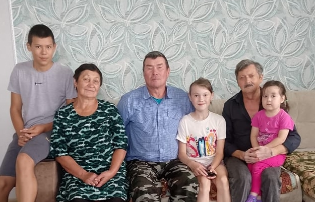 Дүртенселәр ололарҙы ҡотлай