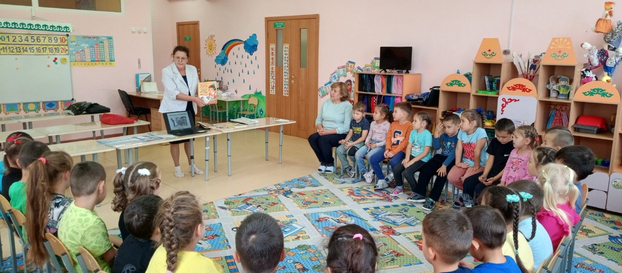 Китапханасы килде ҡунаҡҡа