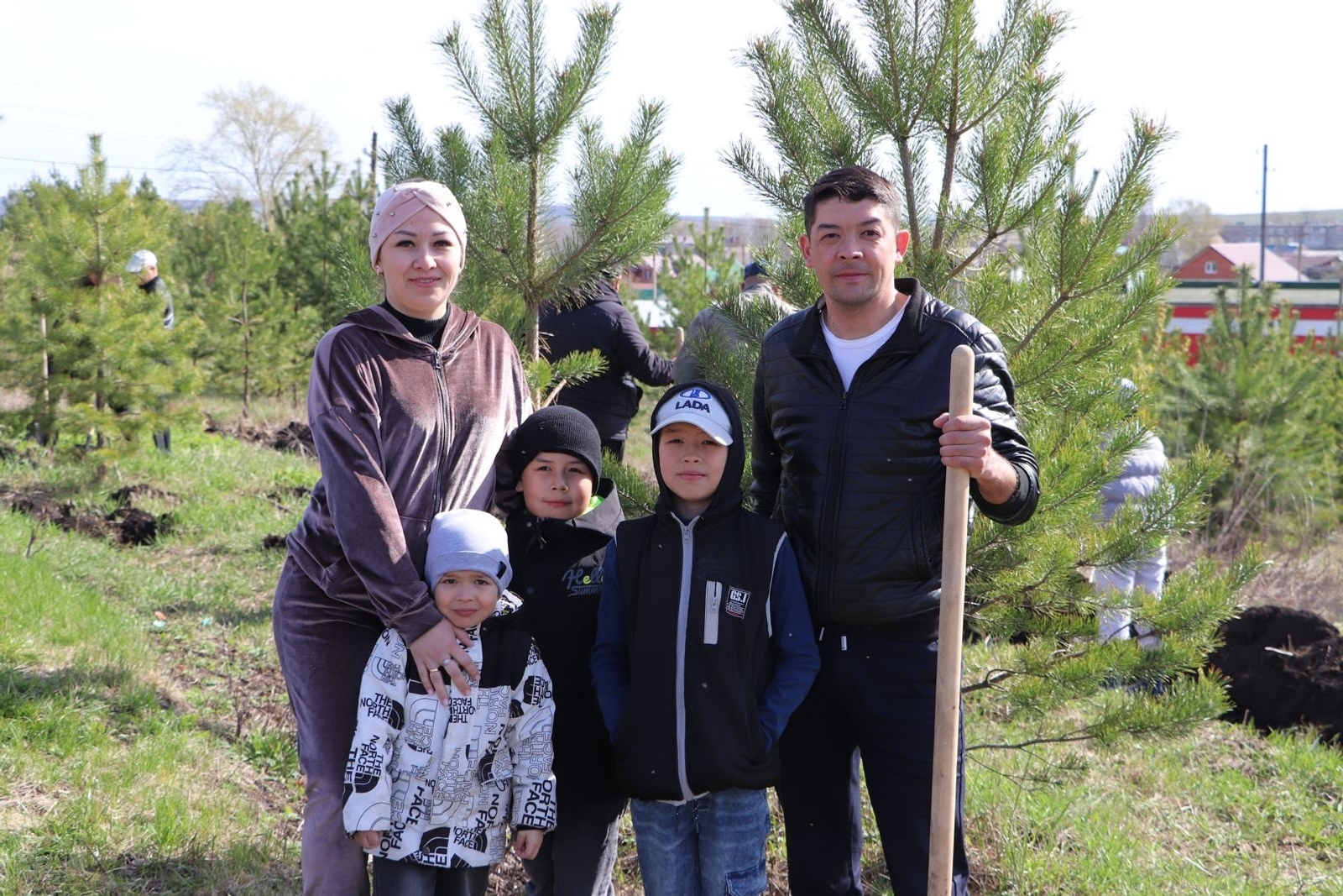 Ағас ултырттыҡ