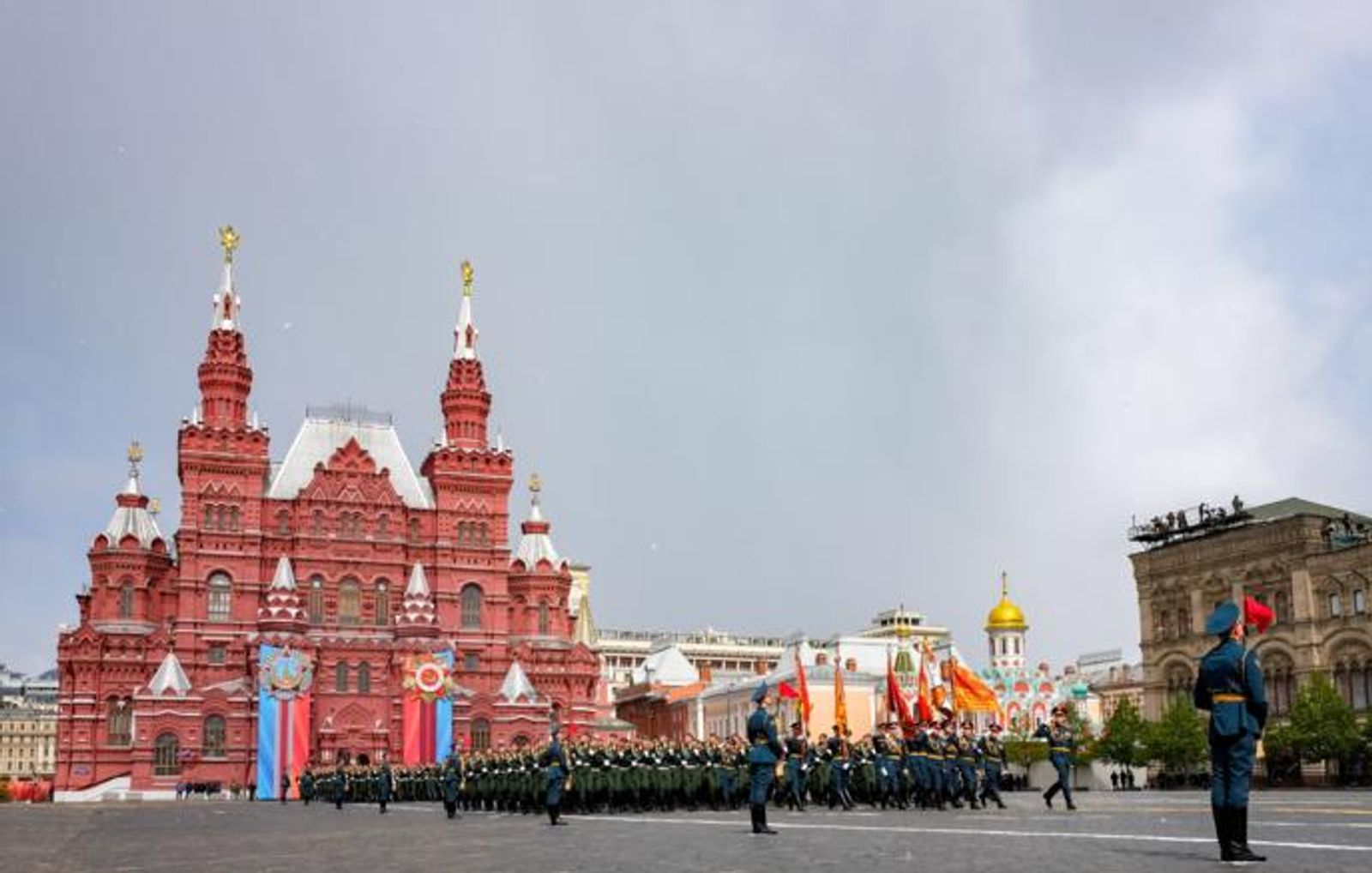 Еңеү парадында ҡатнашмаясаҡтар