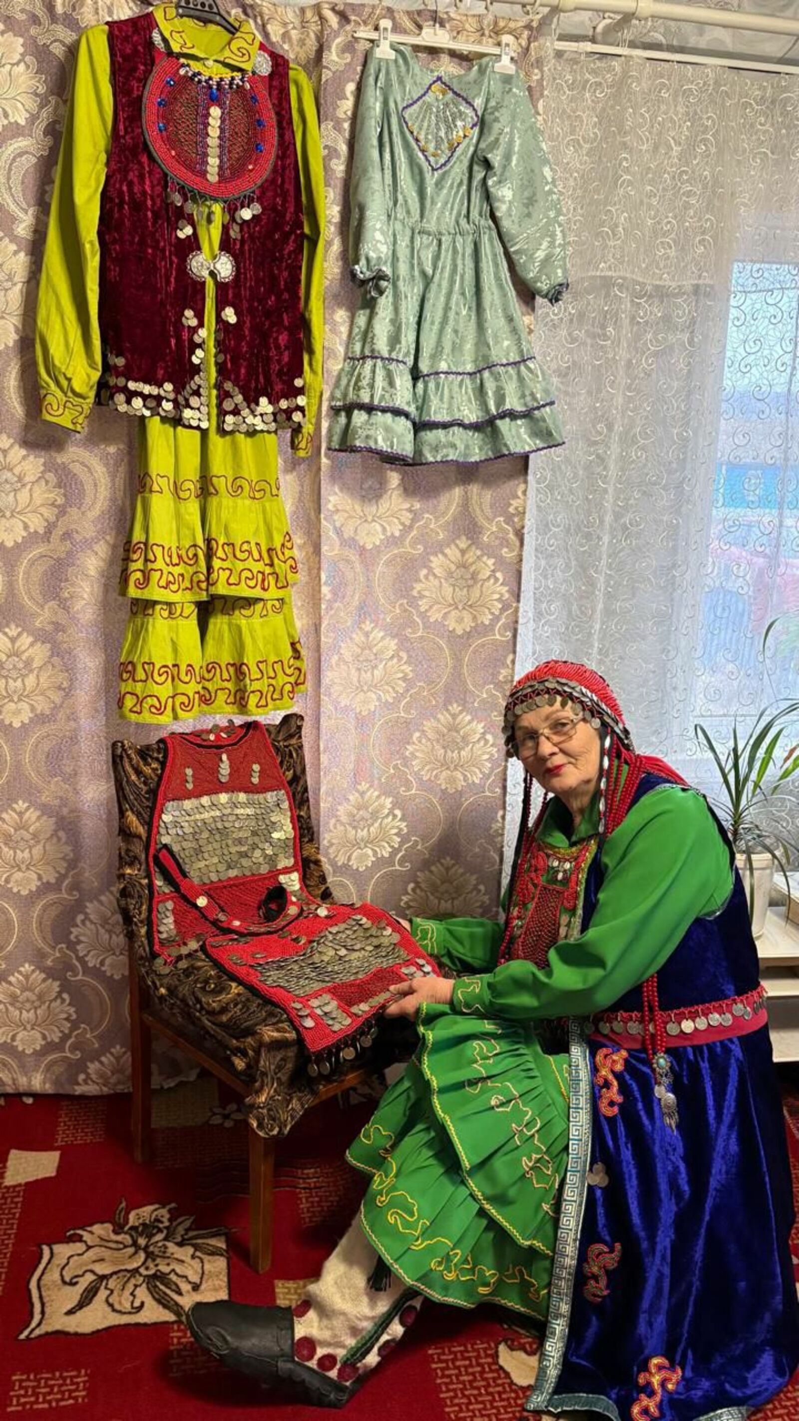 Оҫта ҡуллы апай