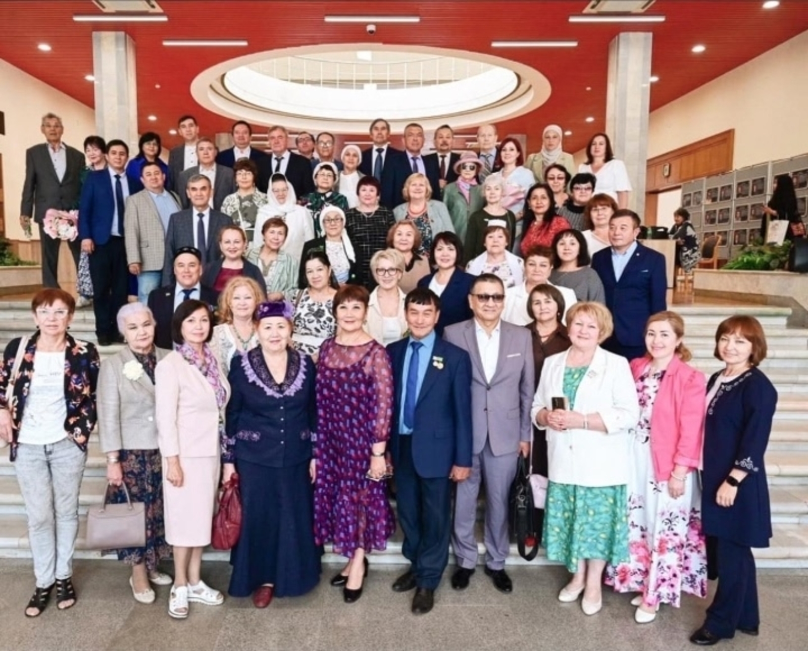 Байрамығыҙ менән, хөрмәтле яҙыусылар!