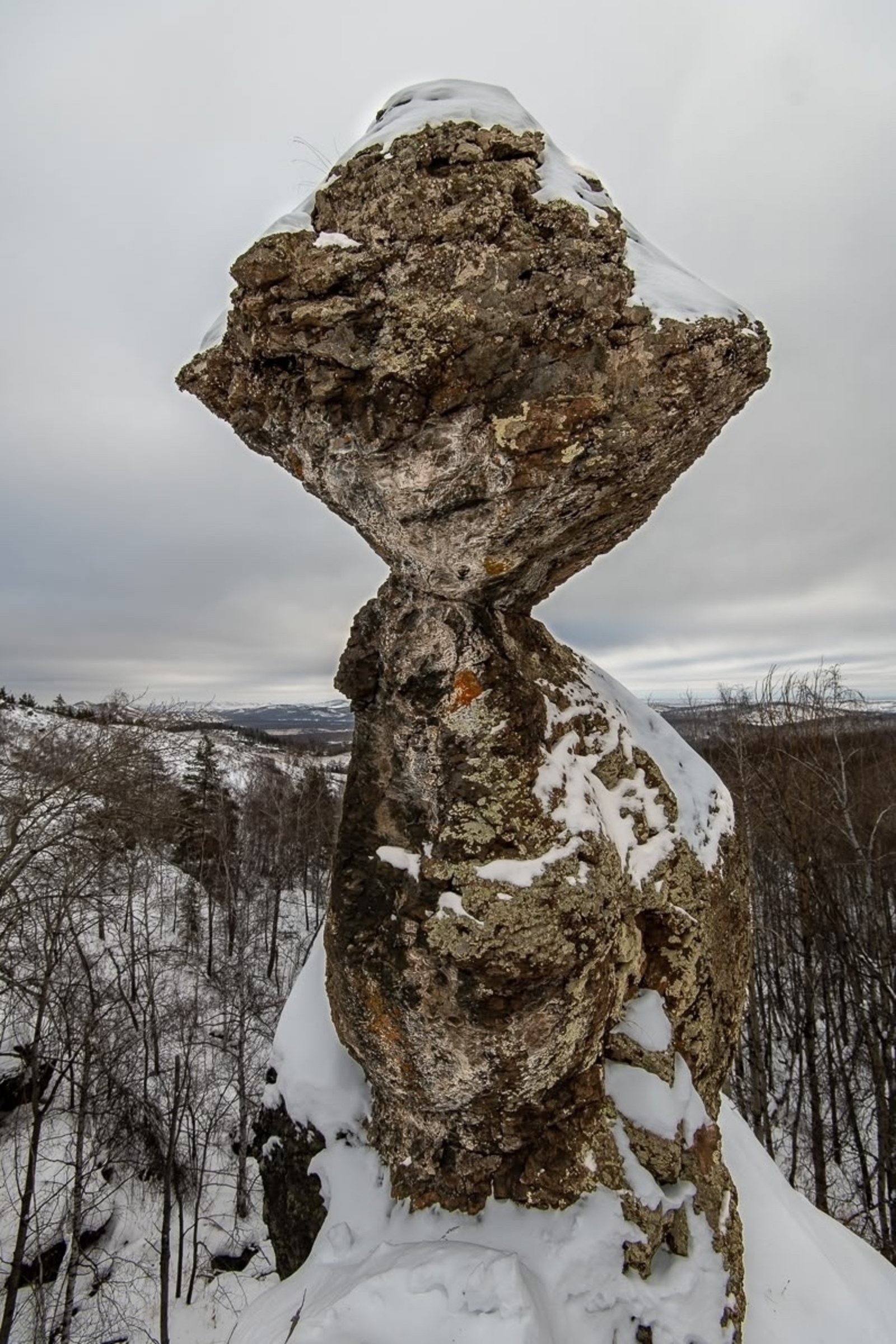 Элмәкташ ҡаяһы (Висячий камень)