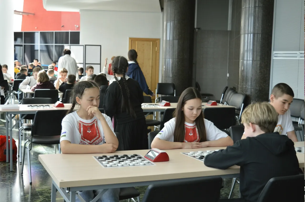 "Сатраш"та кемдәр еңде?