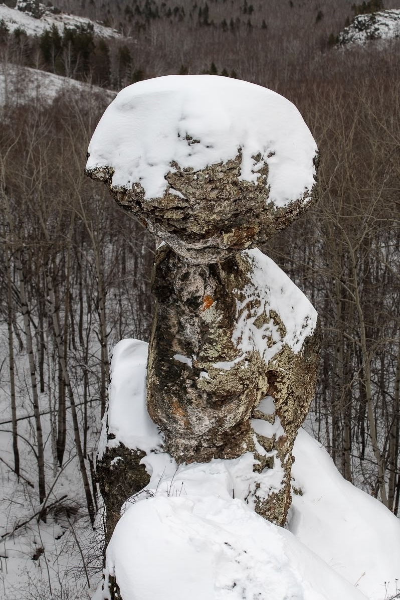 Элмәкташ ҡаяһы (Висячий камень)