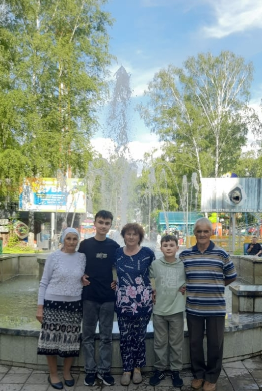 Дүртенселәр ололарҙы ҡотлай