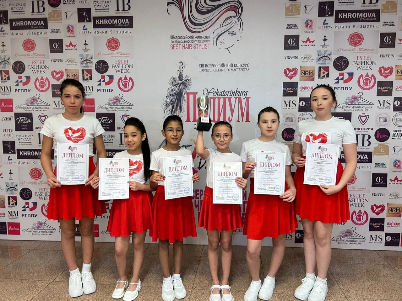 Ете кубок алып ҡайттылар