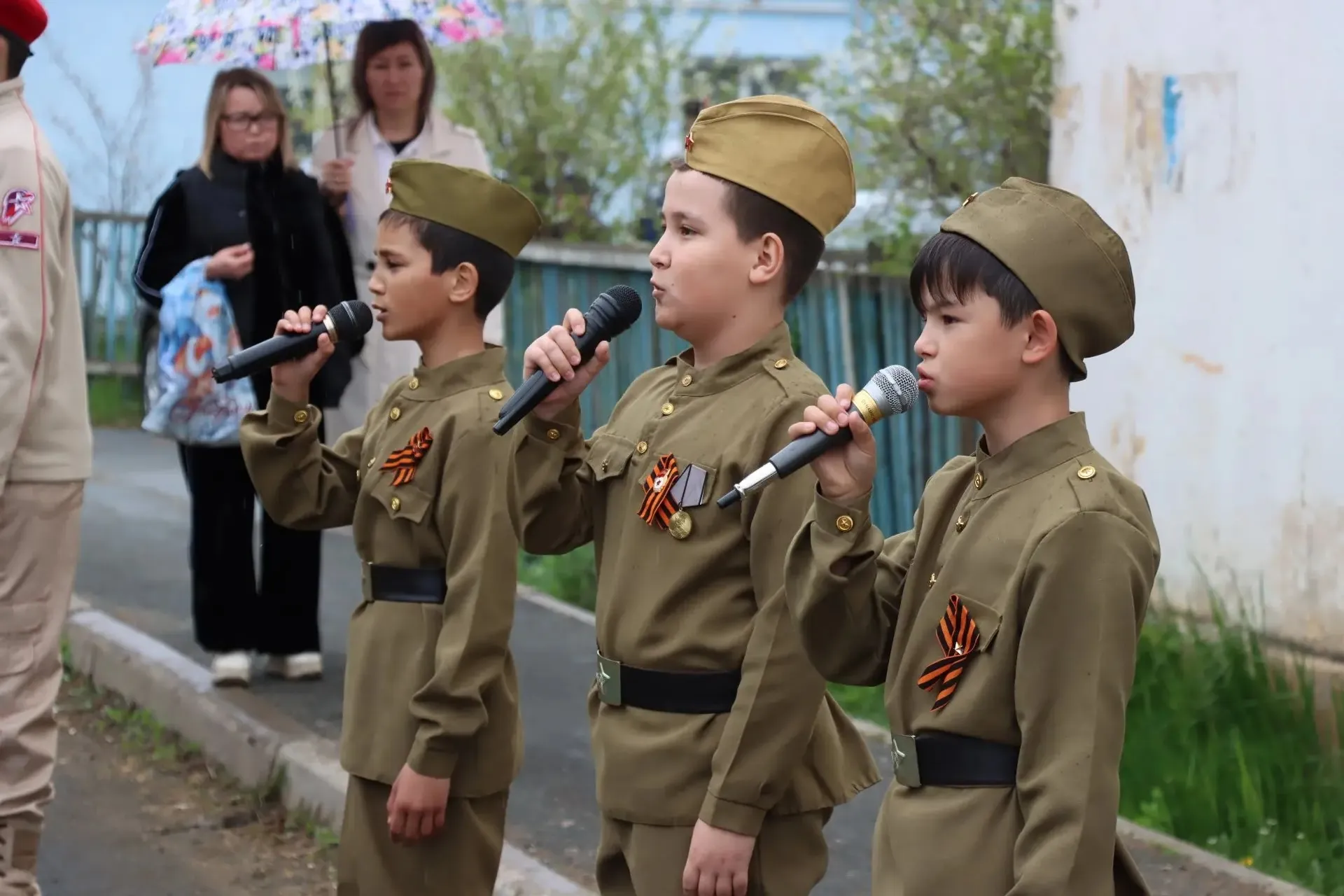Ветеран йорто янында парад