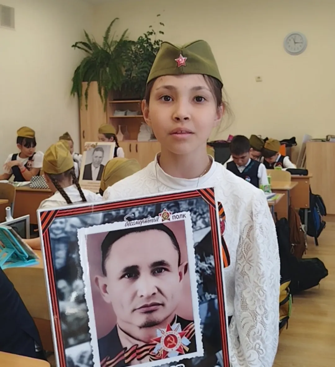 "Ерҙән һалдат атлай"