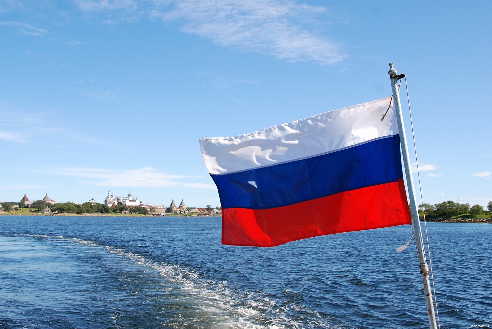 22 август – Рәсәй Федерацияһының Дәүләт флагы көнө