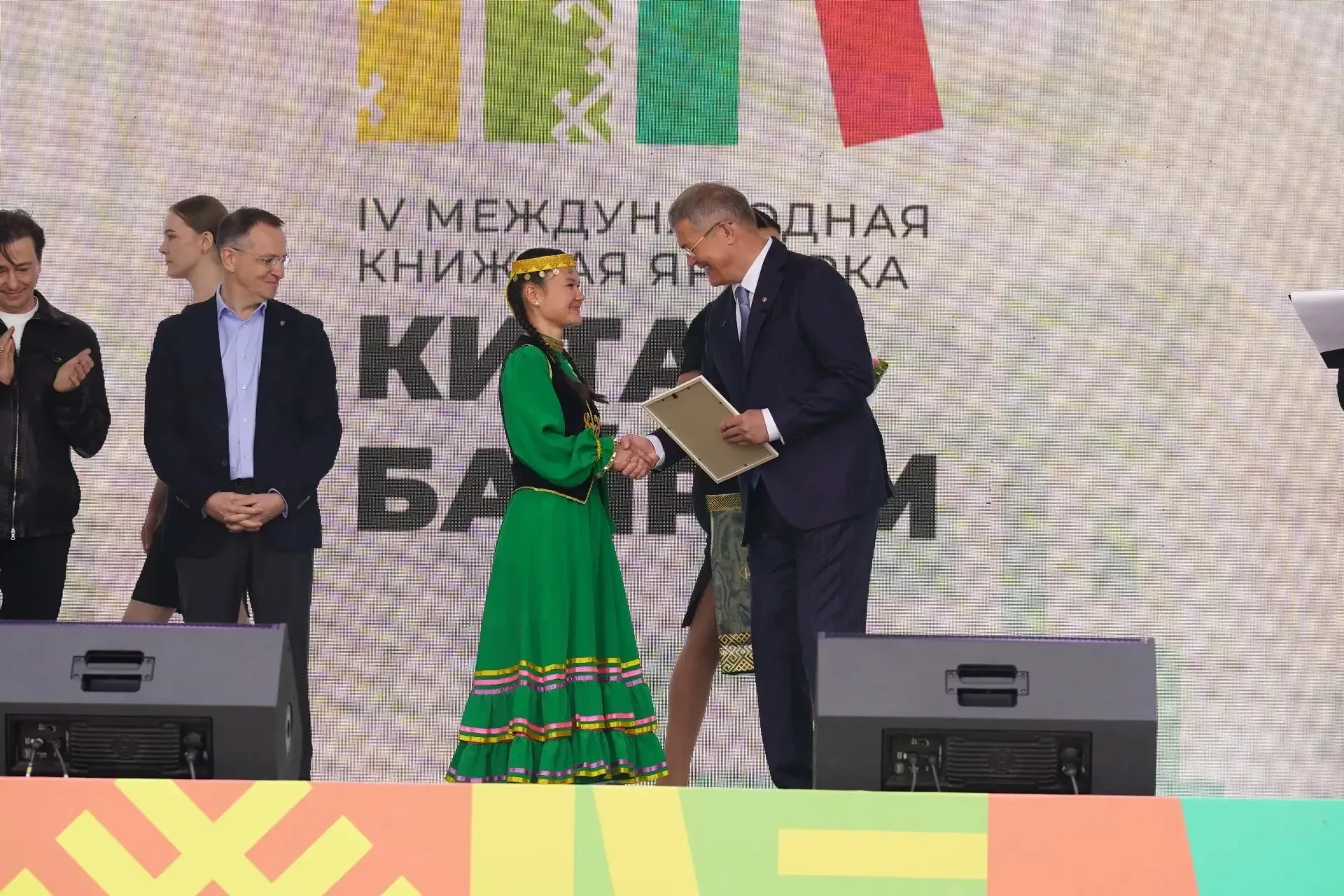Эльзаны республика Башлығы бүләкләне