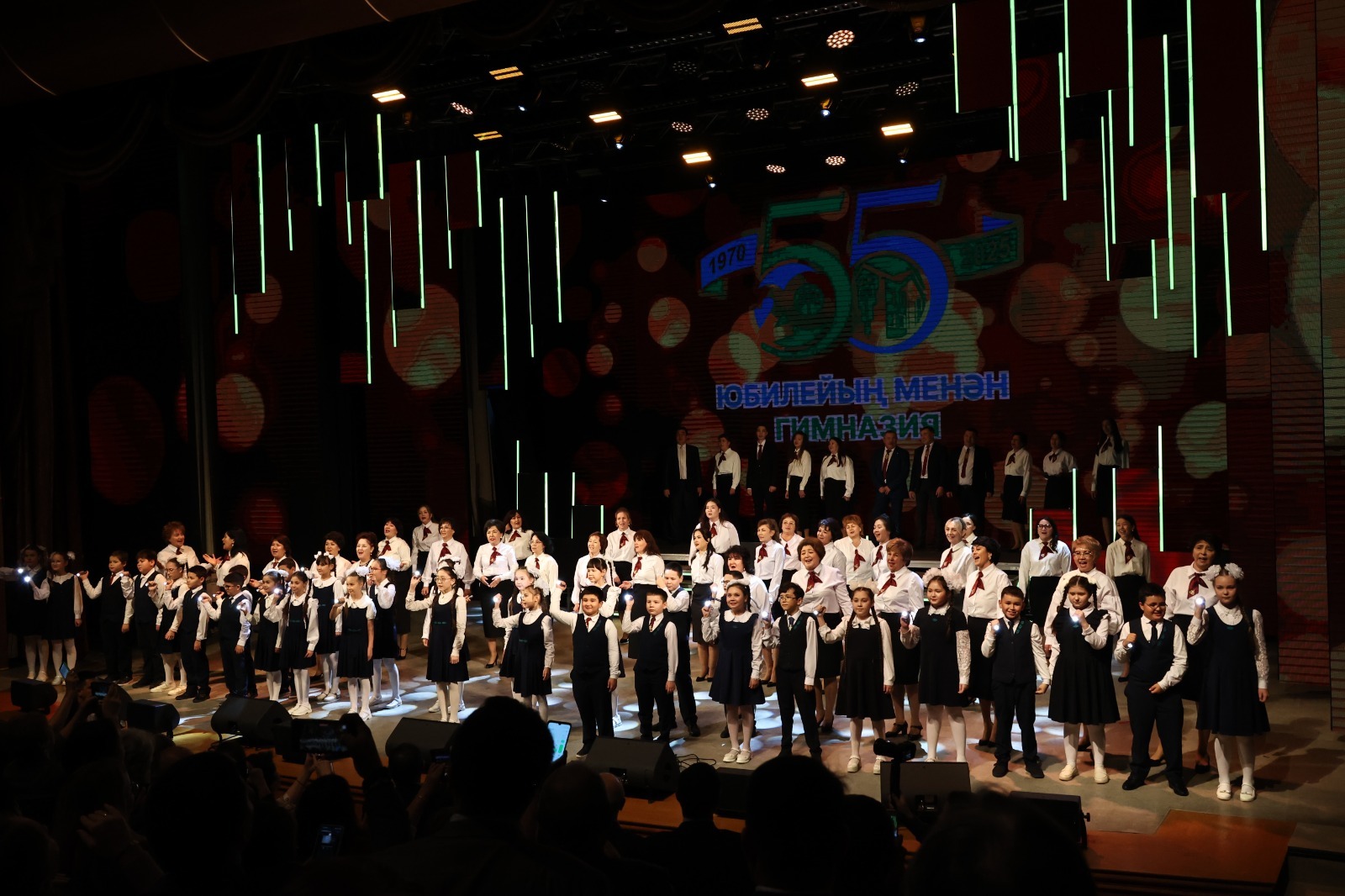 Байрамығыҙ менән, егерменселәр!