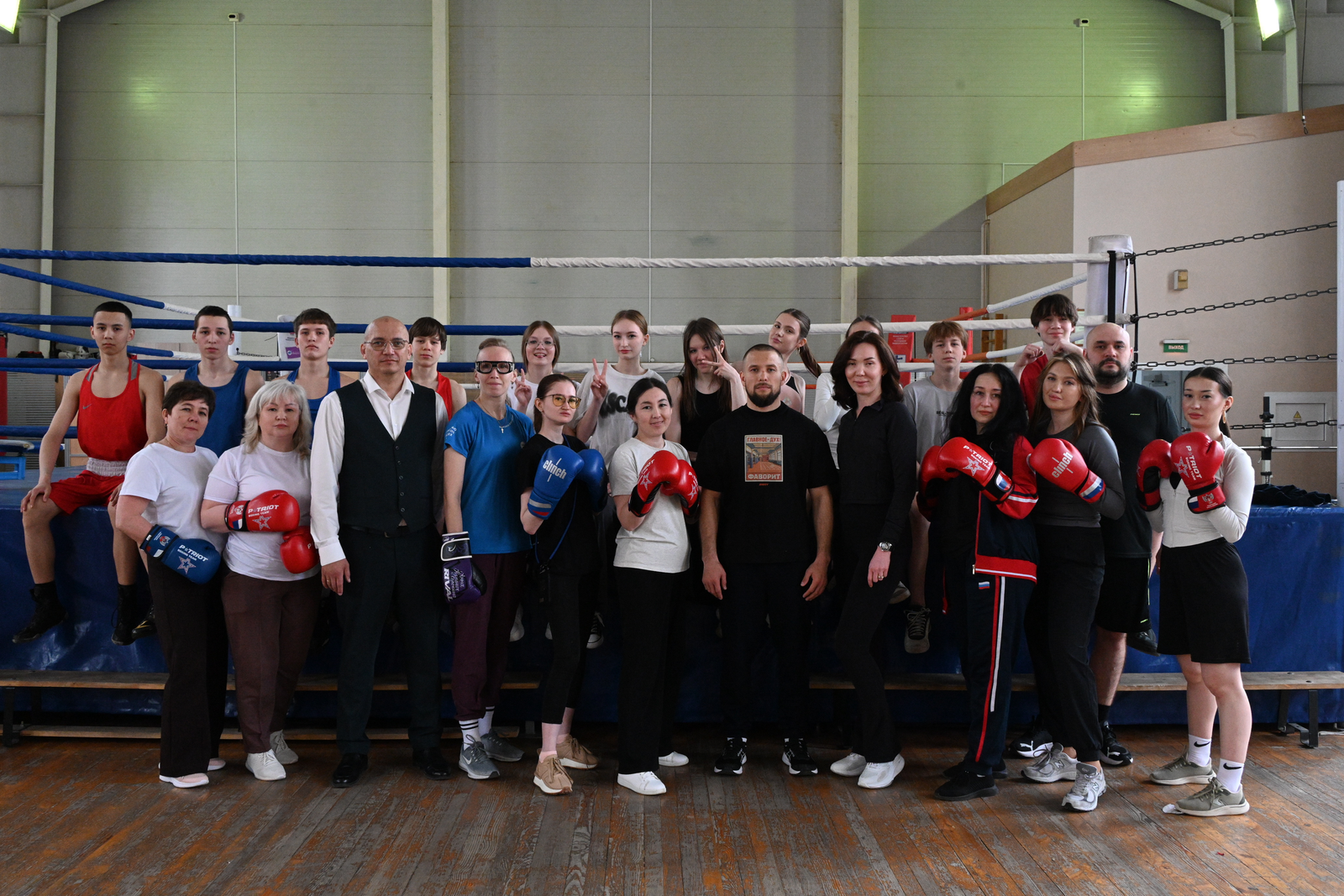 Билдәле боксёр менән осрашыу