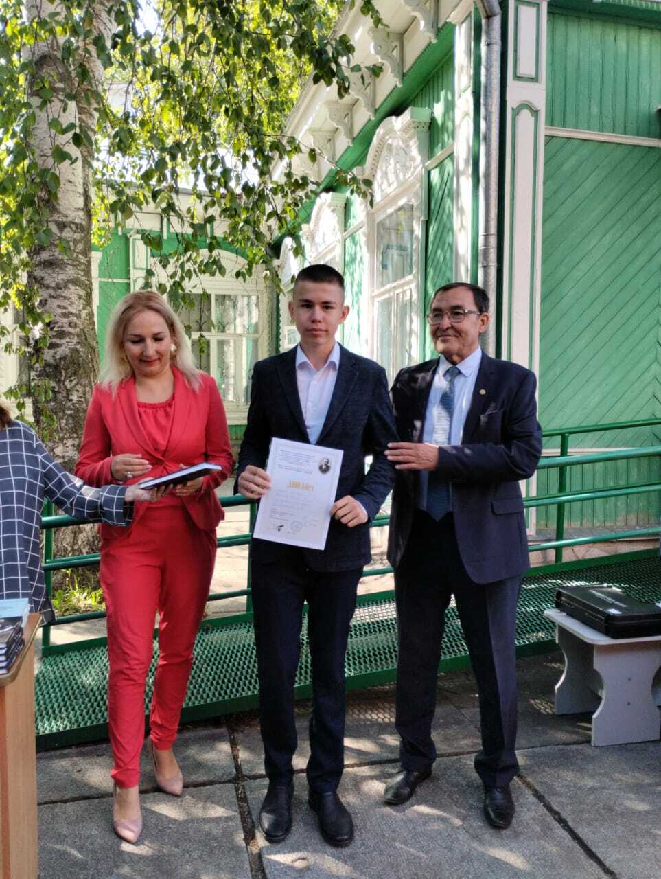 Тәүге халыҡ шағирын иҫкә алып