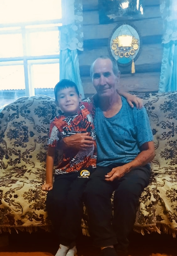 Дүртенселәр ололарҙы ҡотлай