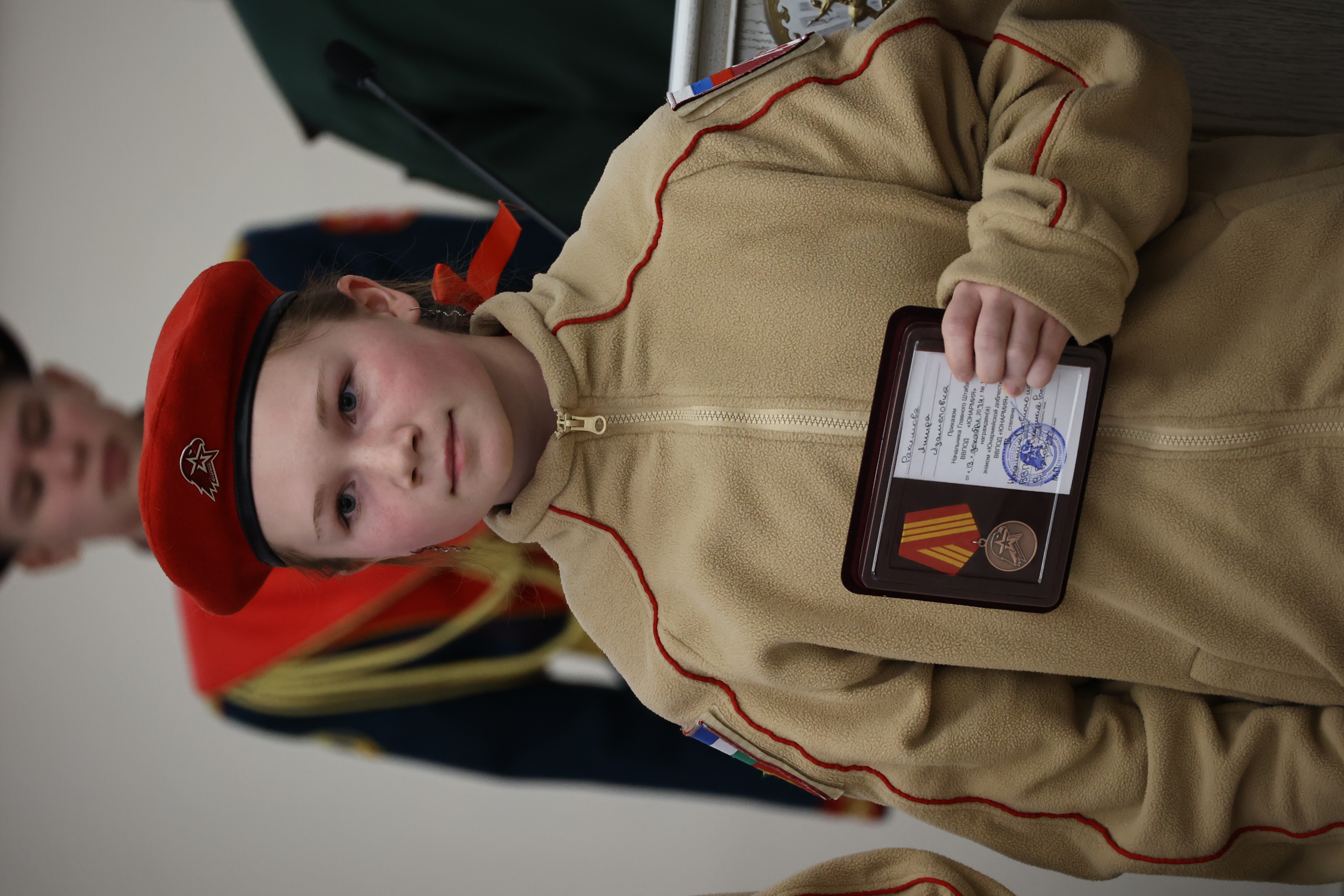 Йәш армеецтар бүләкләнде