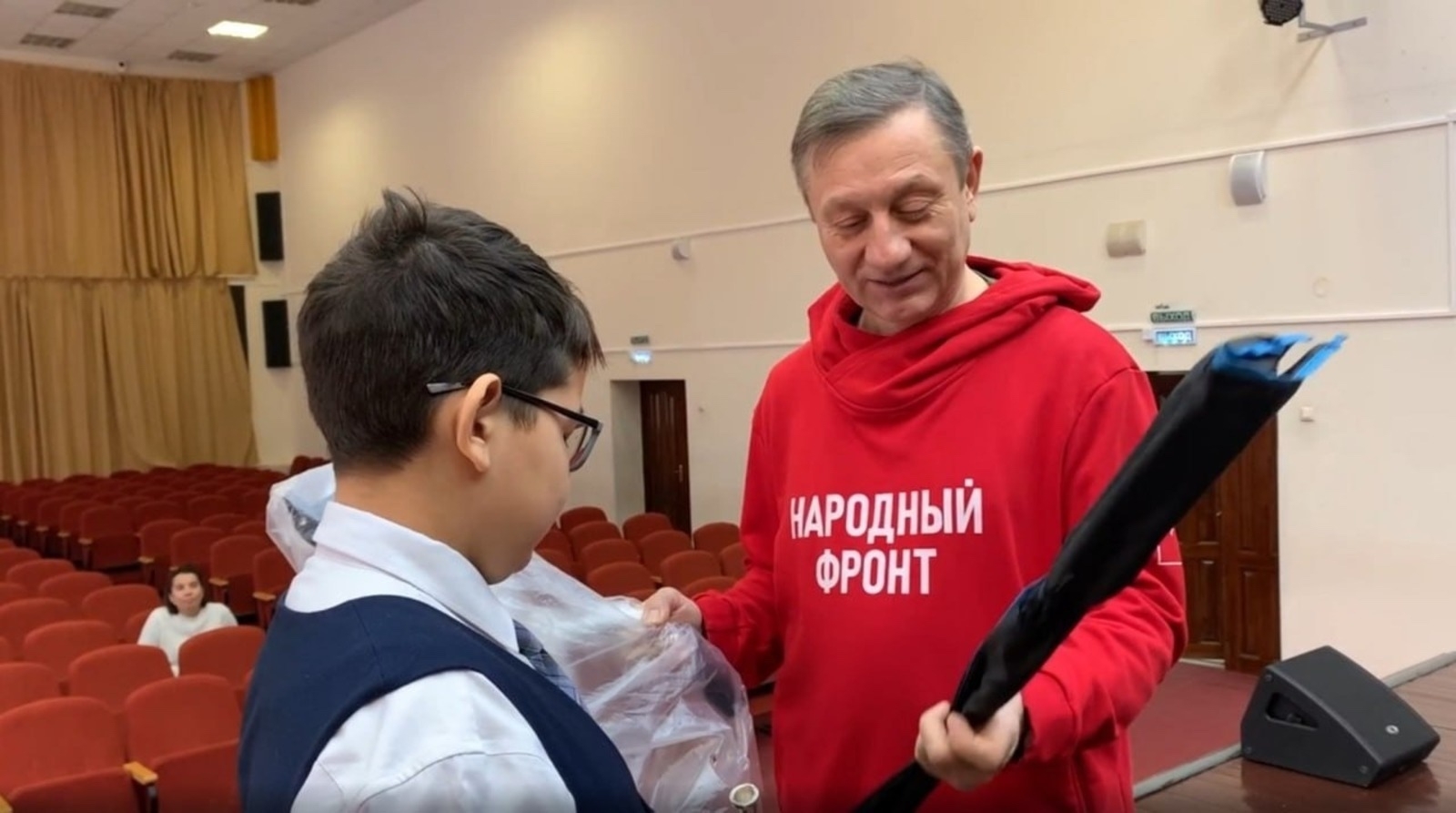 Эмир президенттан бүләк һораған